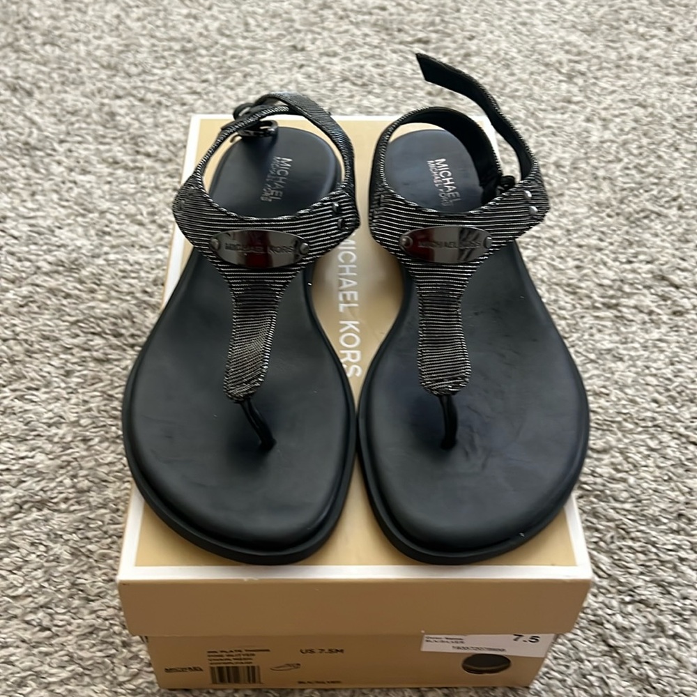 MK Plate Thong 
Fine Glitter Sandals